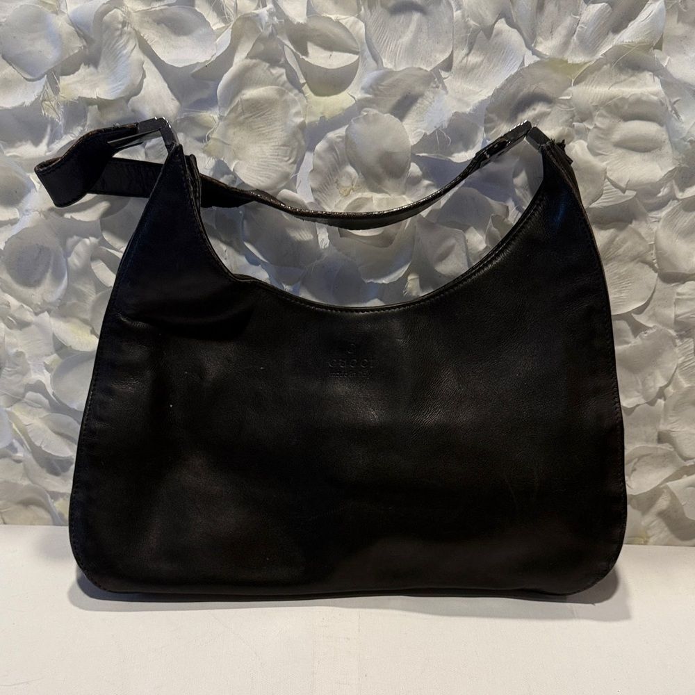 Gucci Vintage Elegant Black Leather Shoulder Bag